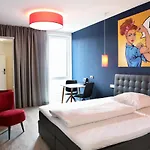 Go25 Hotel *