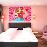 Go25 Hotel *